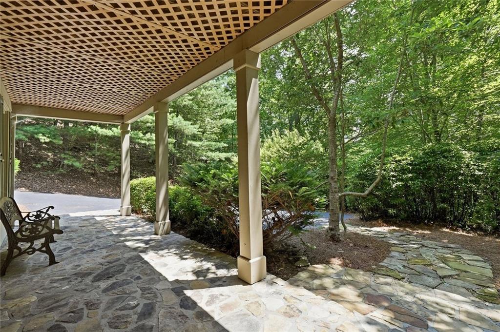 1121 Woodland Trace