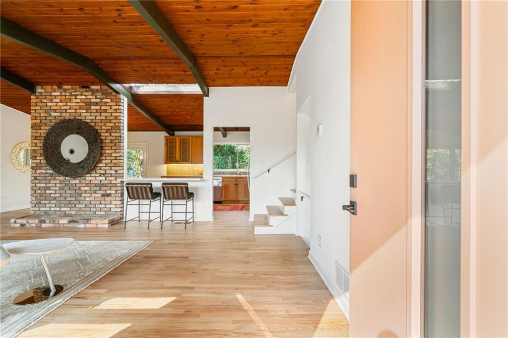 3652 Northlake Drive