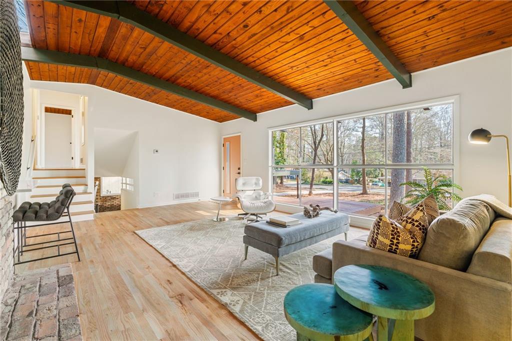 3652 Northlake Drive