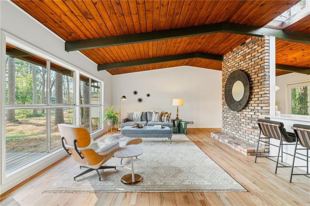 3652 Northlake Drive