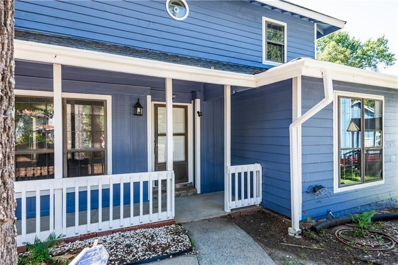 998 Ascot Court