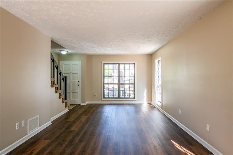 998 Ascot Court