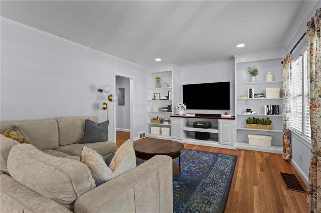 1059 Lindridge Drive NE