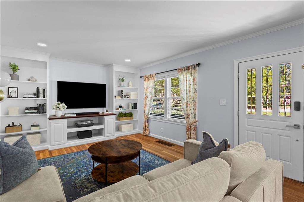 1059 Lindridge Drive NE