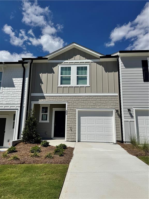 Welcome home to this beautiful 3 bedroom, 2.5 bath townhome located in a gated community just off I-20. Enjoy modern living with stainless steel appliances, granite countertops, and washer & dryer included.
The community offers fantastic amenities including a swimming pool with cabana, walking trail, and dog park. Plus, the HOA takes care of landscaping and exterior maintenance so you can spend more time enjoying life.
Perfectly situated near shopping, dining, and entertainment—just minutes from The Mill Amphitheater, historic downtown Villa Rica, and the new Lionsgate movie studio.
? Ask about our limited-time interest rate and closing cost incentives!