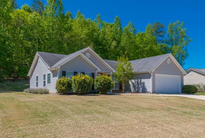 You will love this charming ranch Style home with new stainless steel kitchen appliances ,located in Swim/Tennis community near Jefferson City Schools. It is a 3 bedroom, 2 baths with attached 2 car garage. No Pets