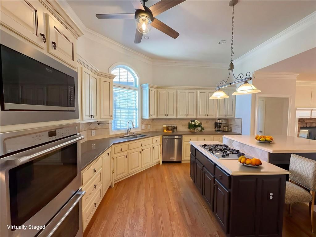 1225 Ewing Ives Drive