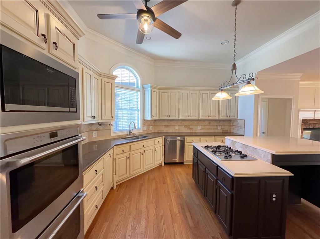 1225 Ewing Ives Drive