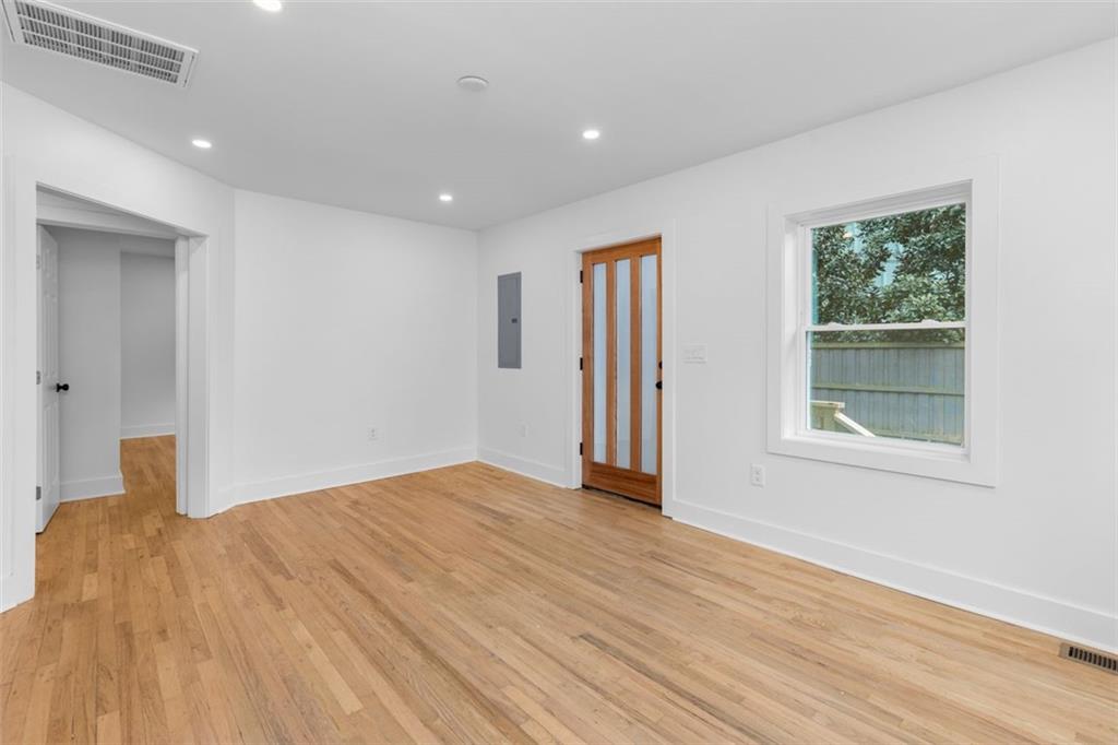 150 BIXBY Terrace SE