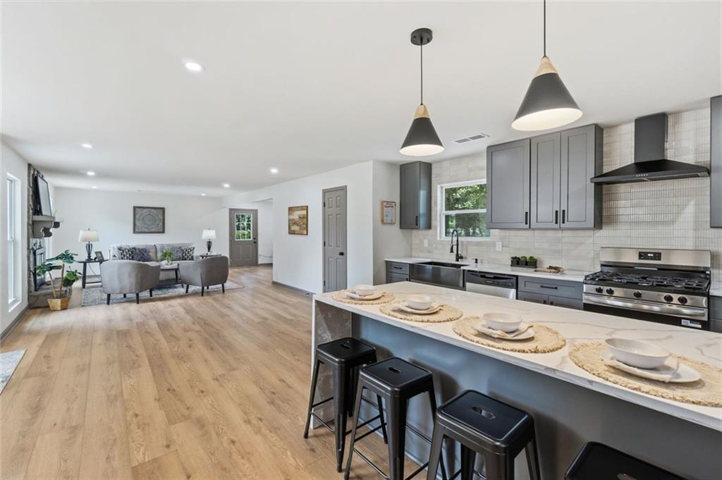 978 Hilltop Court