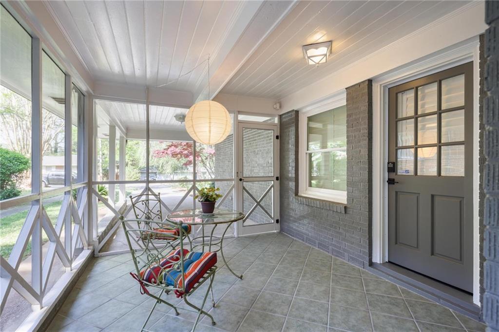 922 Stokeswood Avenue SE