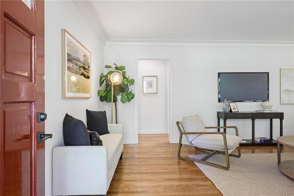 922 Stokeswood Avenue SE