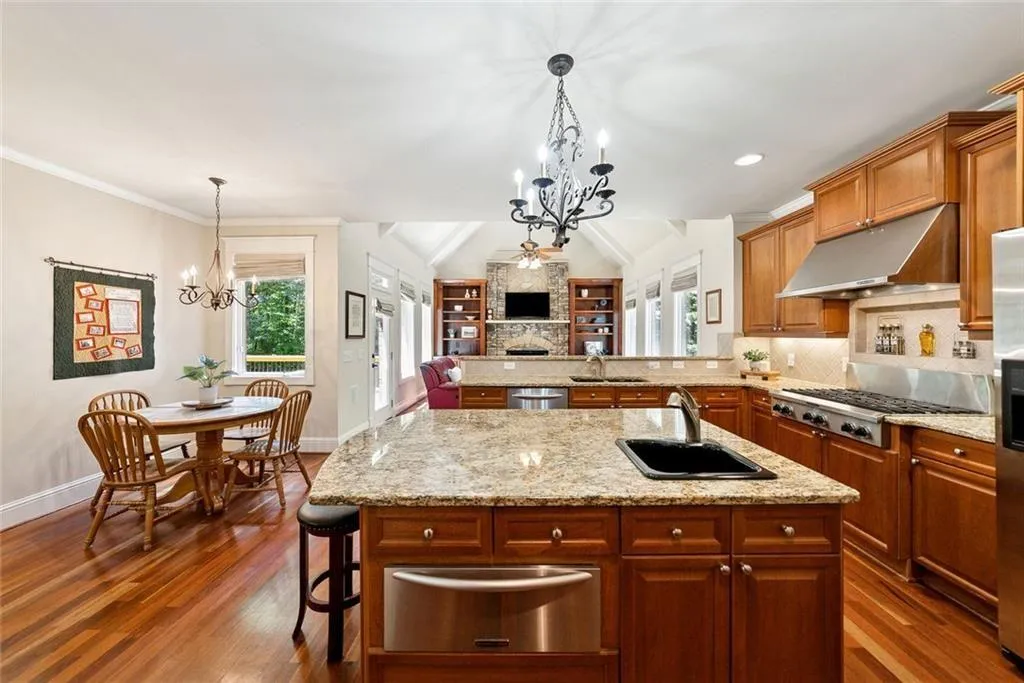 Alpharetta, Georgia 30004, United States, 5 Bedrooms Bedrooms, ,6 BathroomsBathrooms,Residential,Active,8508