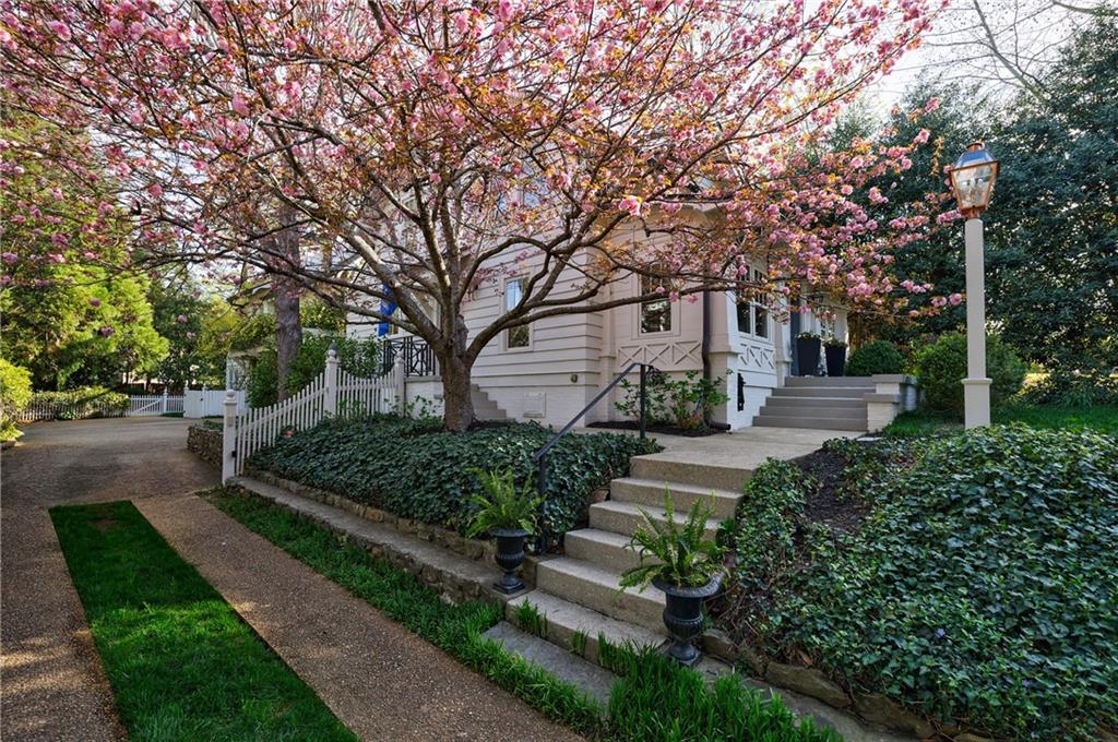 202 Lakeview Avenue