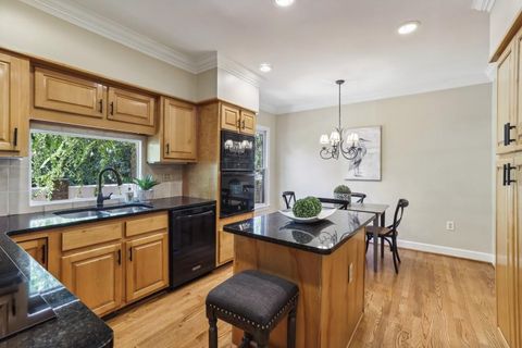 Townhouse in Atlanta GA 4186 Roswell Road 8.jpg