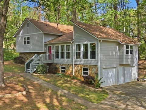 Homes For Sale - 5024 Gunners Run<br/> Roswell, GA 30075