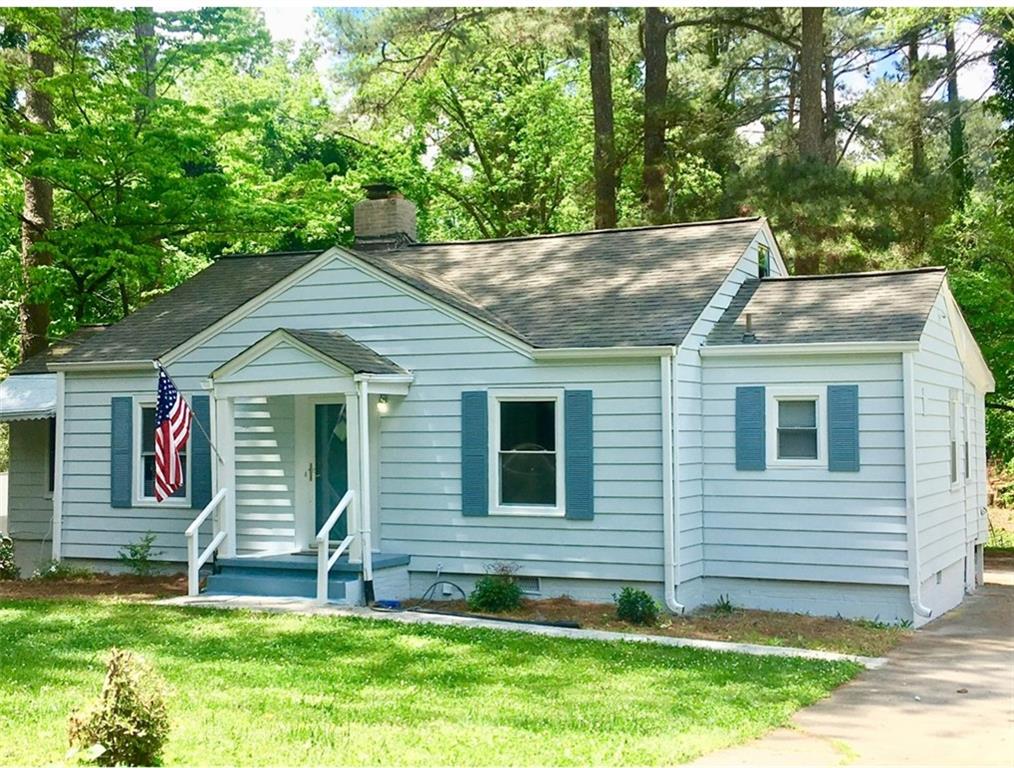 Excellent Location, Walk-able neighborhood, tree lined streets, one block from city park, close to MARTA Rail, Close to Restaurants & Shopping, Close to Airport! Calm babbling brook in back of house. Perfect home in quiet Historic Neighborhood.
The space
Enjoy a large deck on the back of the house and listen to the babbling brook as you enjoy your morning cup of joe! Also there's a separate office or small bedroom!!!
Other things to note
Super Close to Airport, City Buses and Train!
Walkable neighborhood with tree lined streets. Short walk to city park and marta