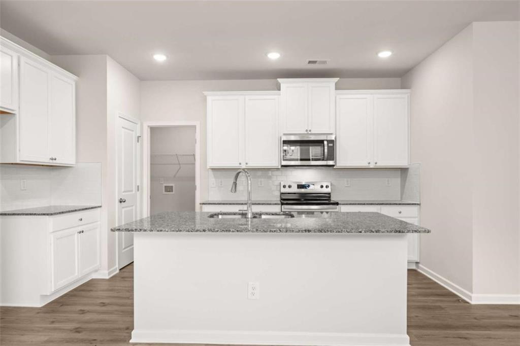 1234 Riverstone Road