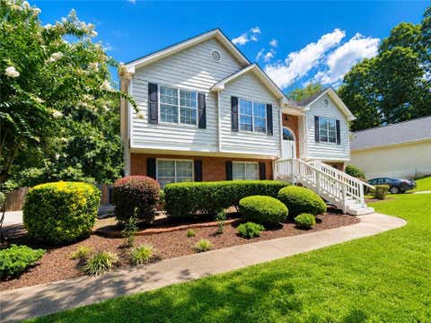 Homes For Sale - 2095 Oakpointe Court<br/> Buford, GA 30519