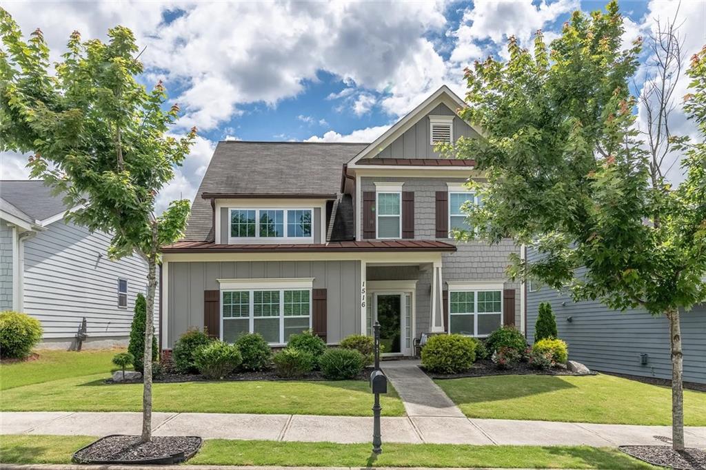 PRIME, SOUGHT AFTER WESTSIDE PARK / WEST MIDTOWN LOCATION! Close to shops, groceries, restaurants, major roads, parks, and more! This is a modern, newly built 2-story home near West Midtown and directly across from Westside Park! Main floor offers a nice powder room, spacious living room, separate huge dining room connecting into the kitchen. Kitchen offers beautiful dark colored cabinets, STONE COUNTER TOPS, STAINLESS STEEL APPLIANCES, and separate EAT-IN AREA great for a breakfast table! WONDERFUL HARDWOOD FLOORING THROUGHOUT THE MAIN LEVEL, STAIRS, and COMMON AREA throughout the entire house. Upstairs offers all three bedrooms and two full baths! Laundry room has ample space and comes with both washer/dryer units! AMPLE PARKING OFFERING TWO CAR GARAGE AND TWO CAR DRIVEWAY! INCREDIBLE NEIGHBORHOOD AMENITIES! $75 APPLICATION FEE. $150 MOVE-IN/MOVE-OUT ADMIN FEE. SCHEDULE YOUR SHOWING TODAY!