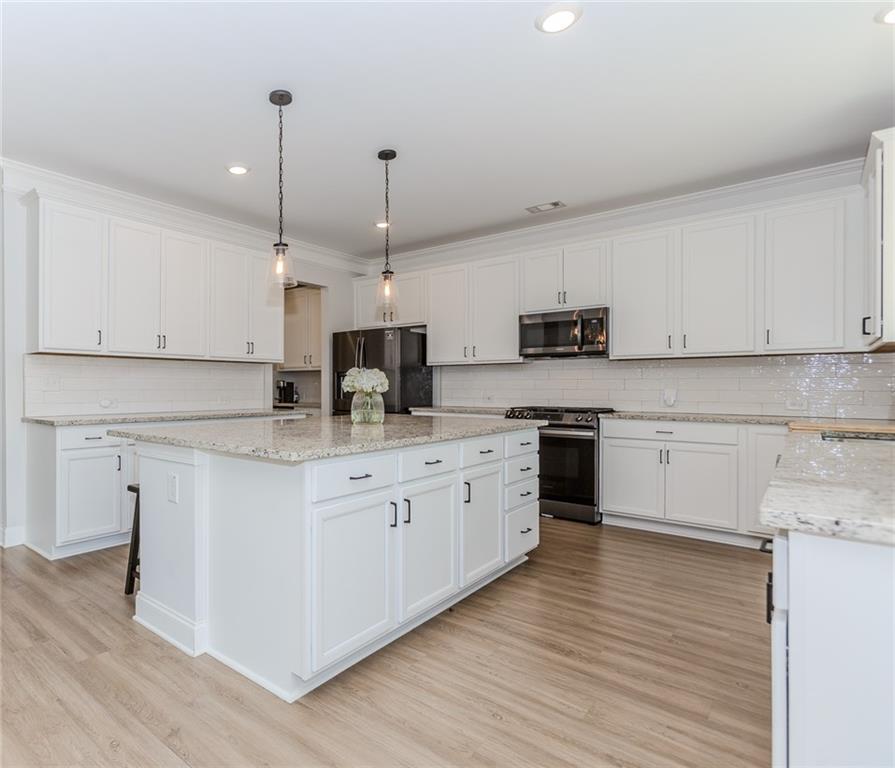 6829 Benjamin Drive, Flowery Branch, Georgia image 13