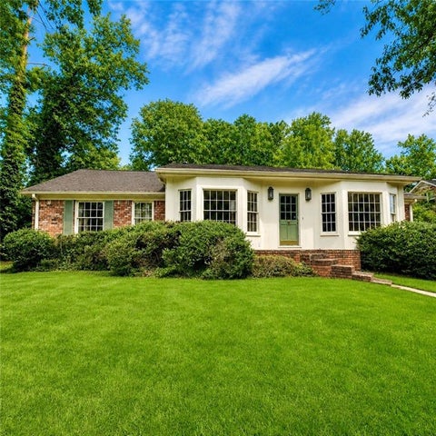 Homes For Sale - 920 Buckingham Circle<br/> Atlanta, GA 30327