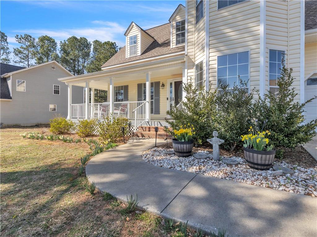 206 Charles Drive NE
