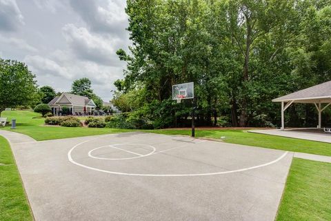 A home in Dacula