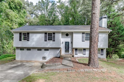 Homes For Sale - 6211 Laurel Wood Trail<br/> Flowery Branch, GA 30542