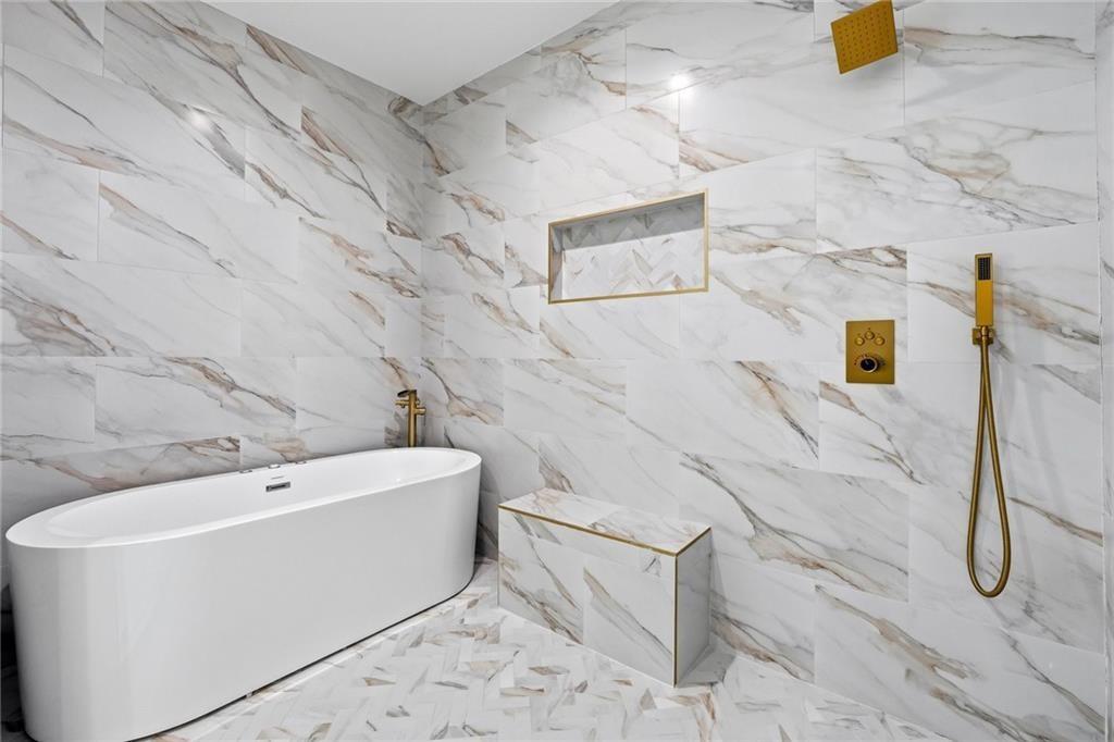 1696 Dunwoody Place NE