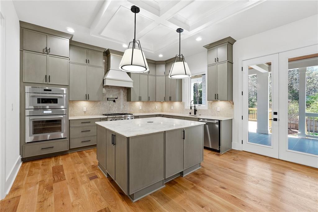 1696 Dunwoody Place NE