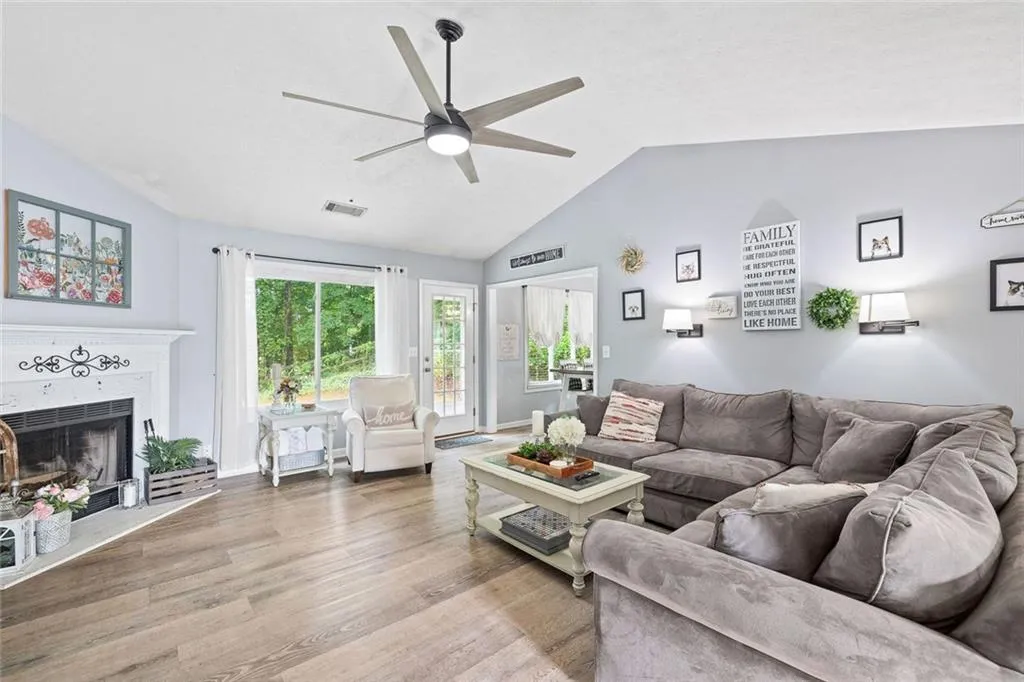 Flowery Branch, Georgia 30542, United States, 3 Bedrooms Bedrooms, ,2 BathroomsBathrooms,Residential,Active,178393