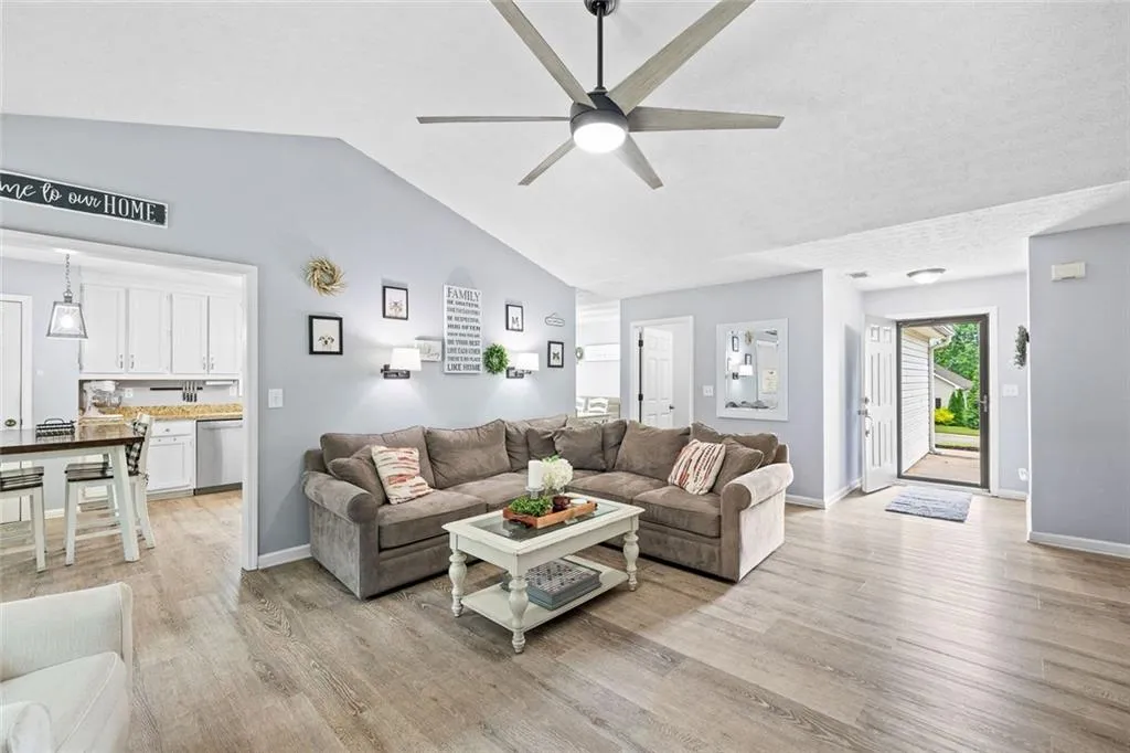 Flowery Branch, Georgia 30542, United States, 3 Bedrooms Bedrooms, ,2 BathroomsBathrooms,Residential,Active,178393