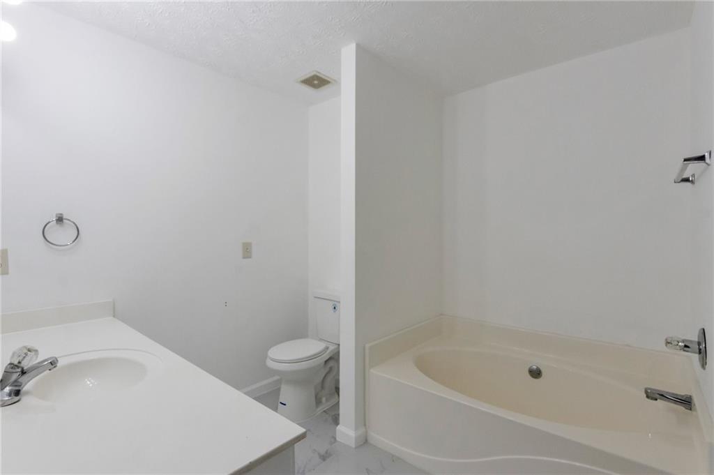5090 Leeshire Trace, Tucker, Georgia image 10