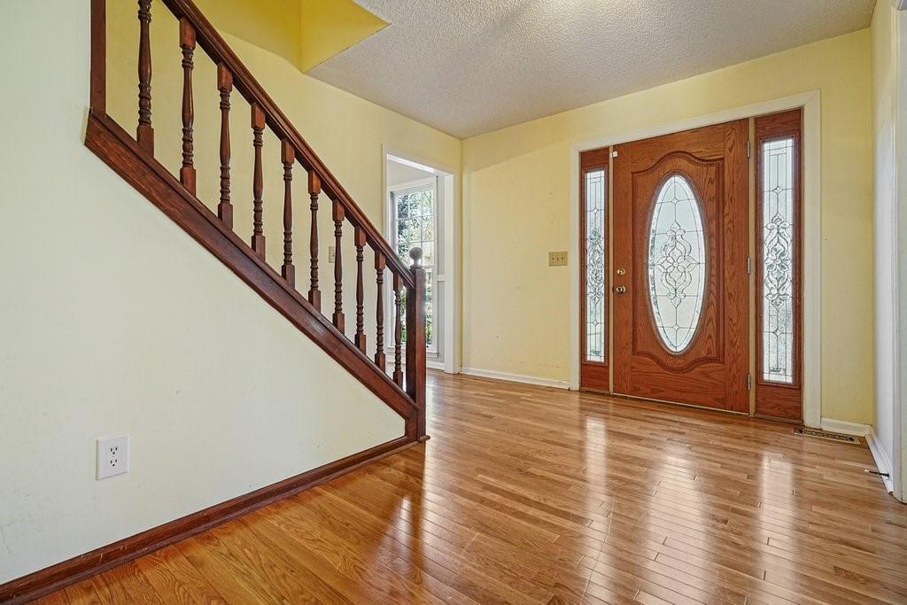 4241 Glenforest Way NE