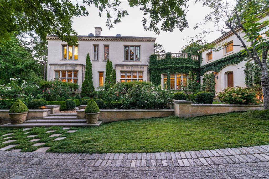 881 W Conway Drive NW