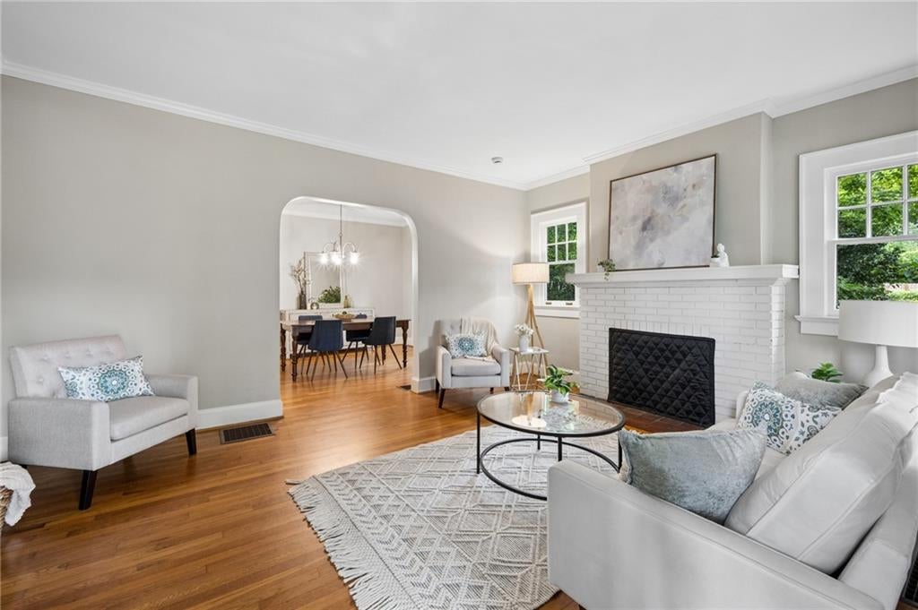 211 Greenwood Circle