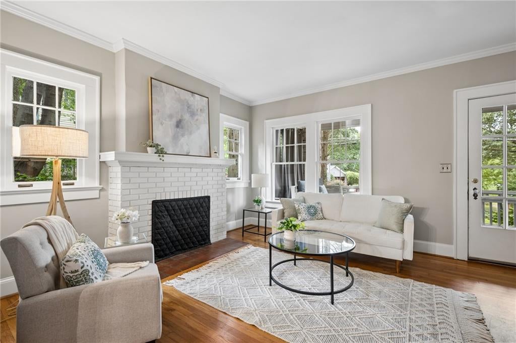211 Greenwood Circle