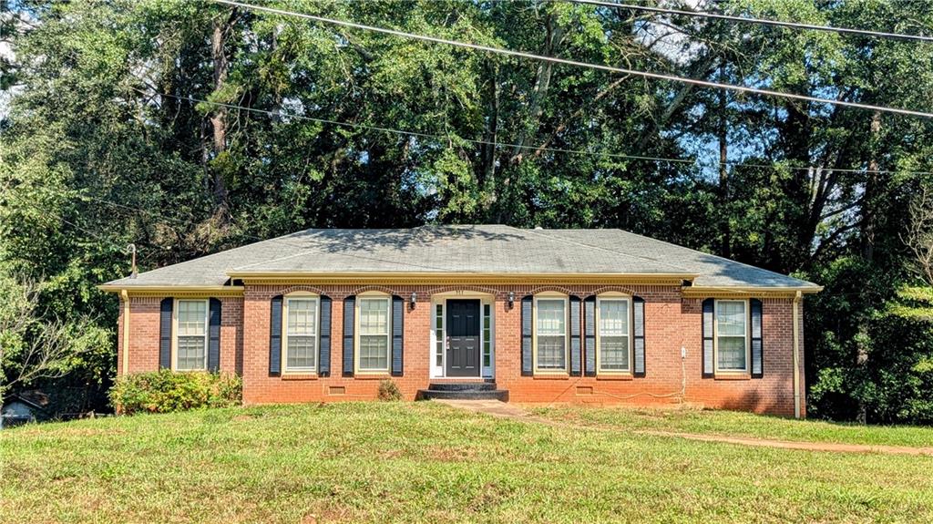 3/2 brick ranch on a basement. Breakfast area leads out to covered back deck. Master suite has own private bath, while the two additional bedrooms share a bath with a double vanity. Basement boasts a bonus room and two car garage. Agents: Please read private remarks/look at the offer guidelines in docs before calling, it should answer all questions you have.