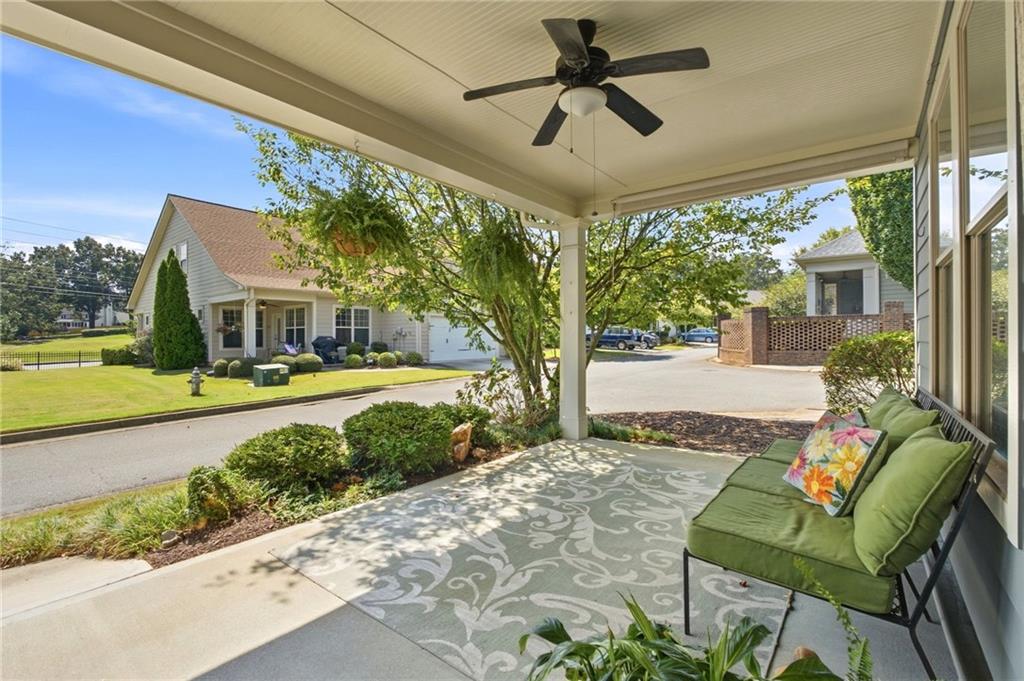 827 Rockford Commons Drive SW