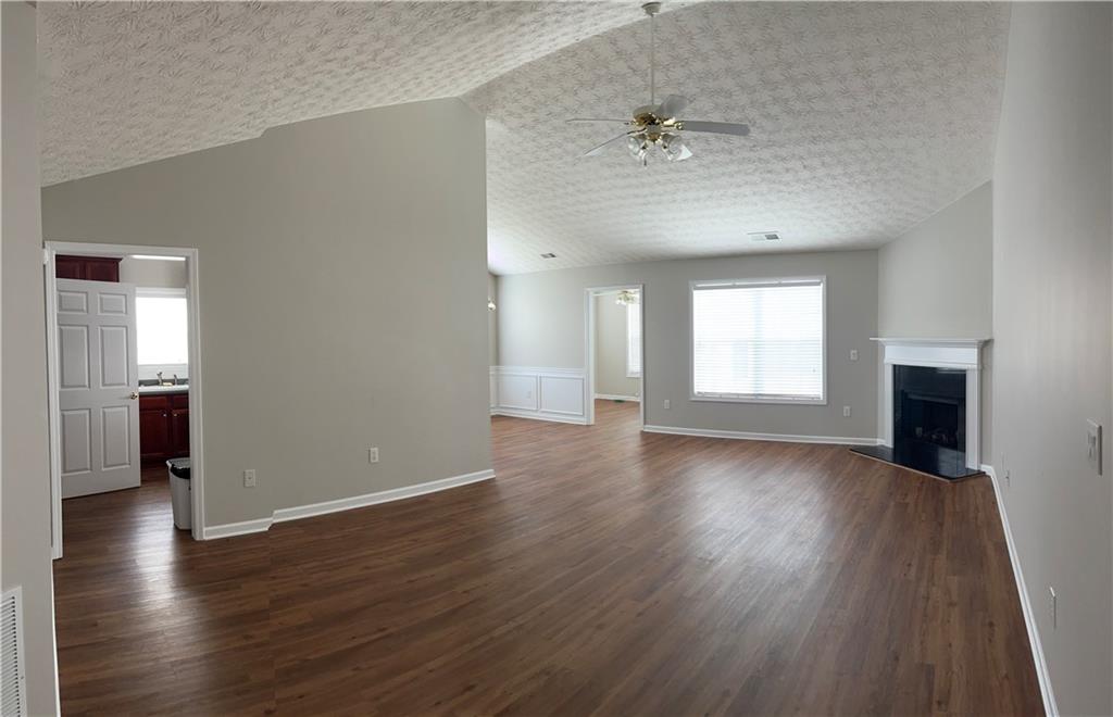 802 Village Place, Loganville, Georgia image 13