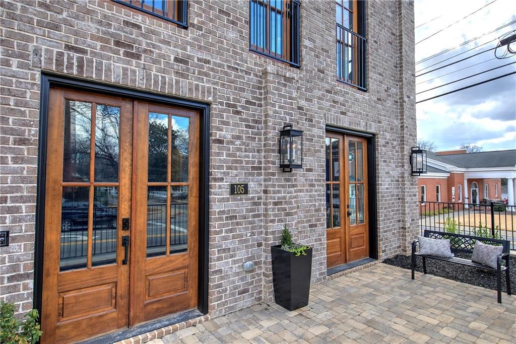 178 W Main Street 105