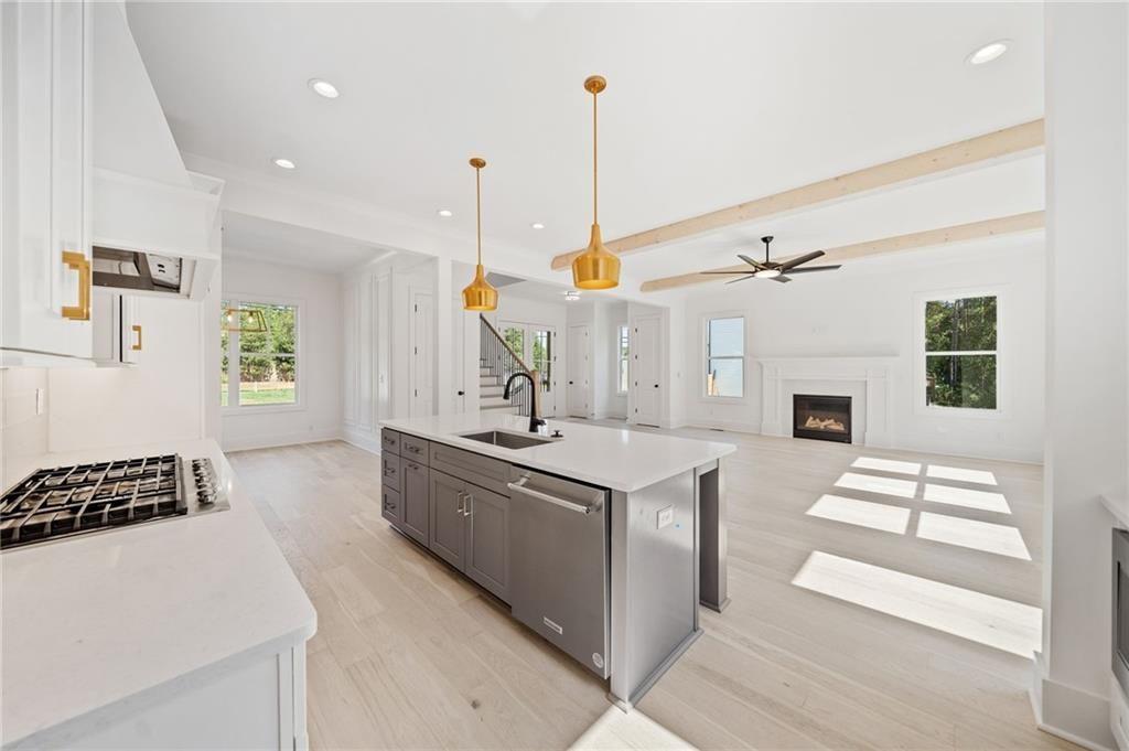 JOHNSON FERRY ESTATES (SEE BENTHILL) - Residential Lease