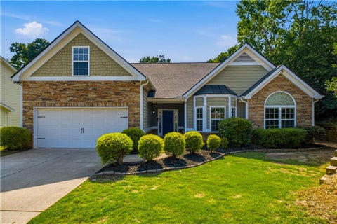 Homes For Sale - 6204 Cove Creek Drive<br/> Flowery Branch, GA 30542