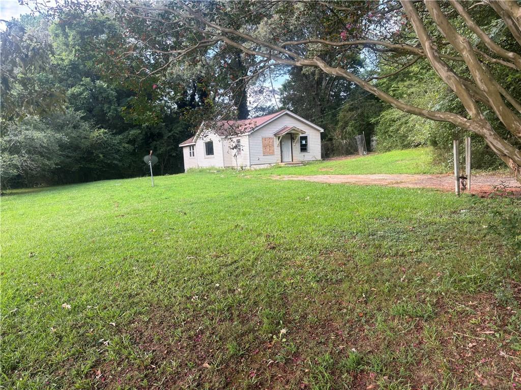 13 E Center Road SE
