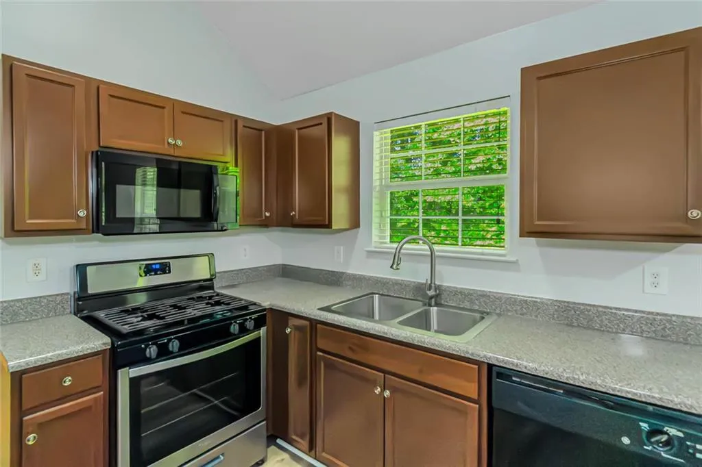 Lithonia, Georgia 30058, United States, 3 Bedrooms Bedrooms, ,3 BathroomsBathrooms,Residential,Active,146955