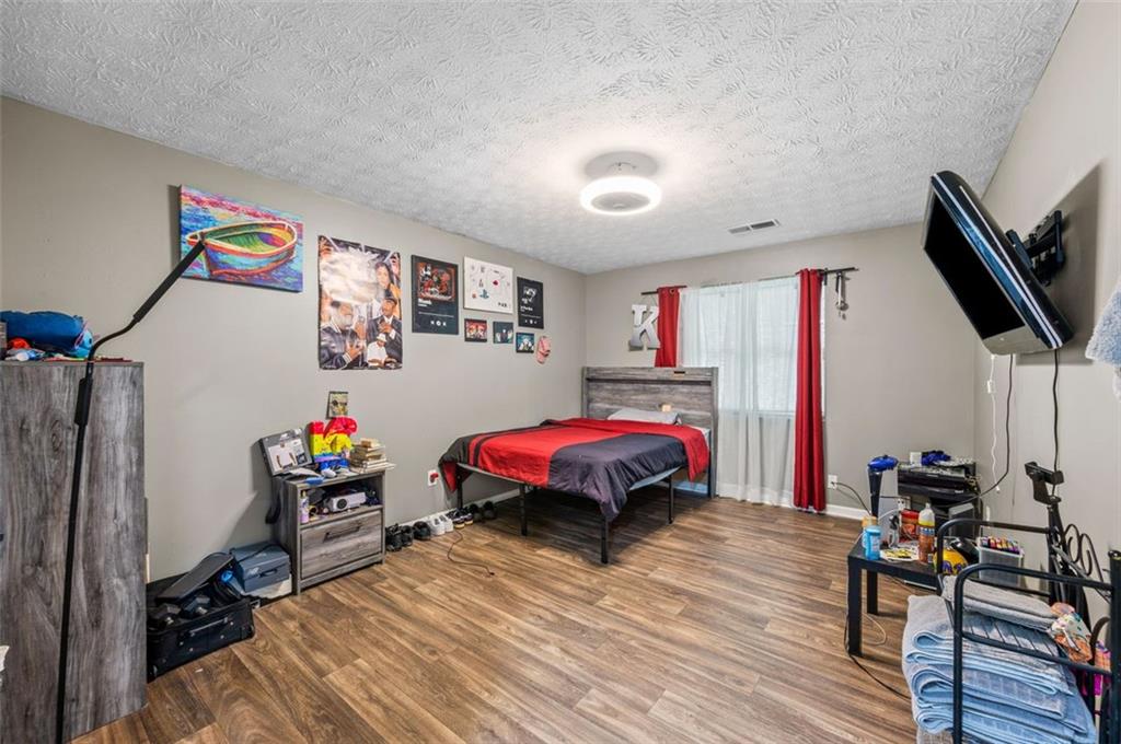 1006 Pine Tree Trail