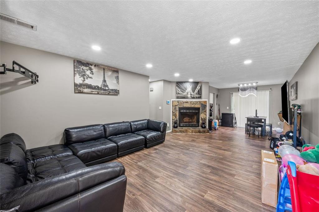 1006 Pine Tree Trail