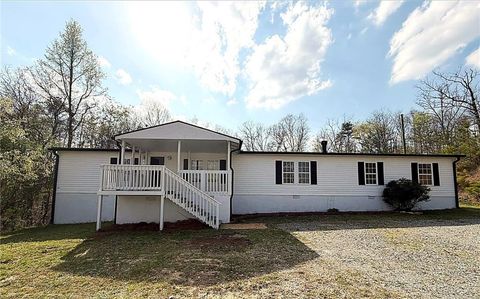 Homes For Sale - 874 Bent Oak Drive<br/> Chatsworth, GA 30705