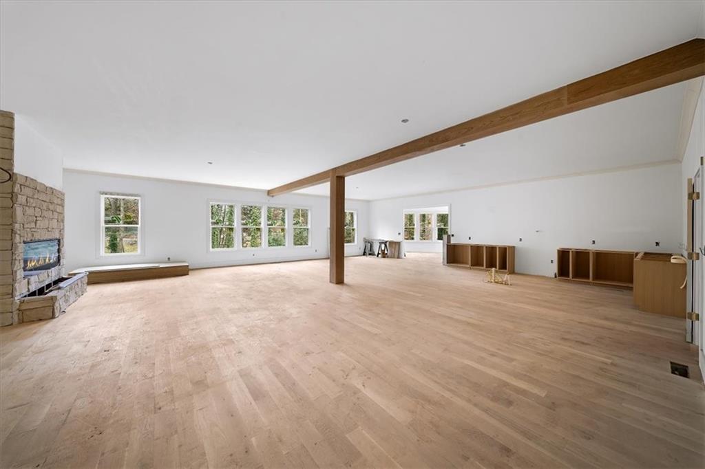 132 Lakeshore Drive NE